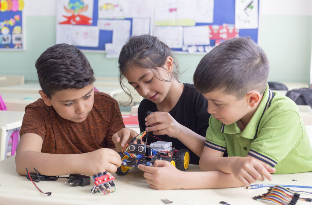 Educación STEM en Escuelas Primarias: Inspirando Vocaciones Científicas